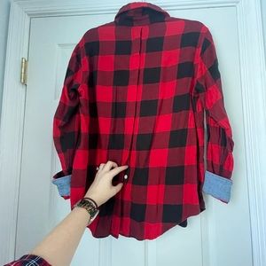 Levi’s Denim Button Back flannel shirt. Sz. M. Cuffed sleeves with denim detail.